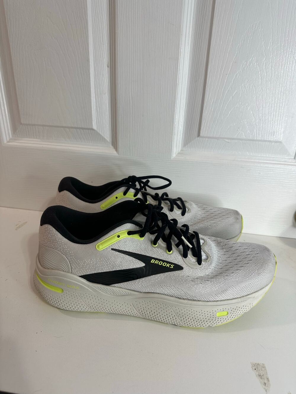 Brooks Men’s Ghost Max Grey/Black/Sharp Green Sz 12.5 D Running Shoes-Light Dirt